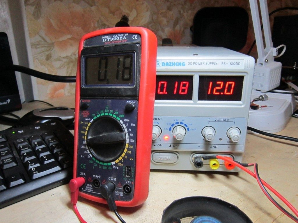 Как проверить напряжение в розетке мультиметром: пошаговое описание как измерить основные параметры тока в сети (120 фото + видео)