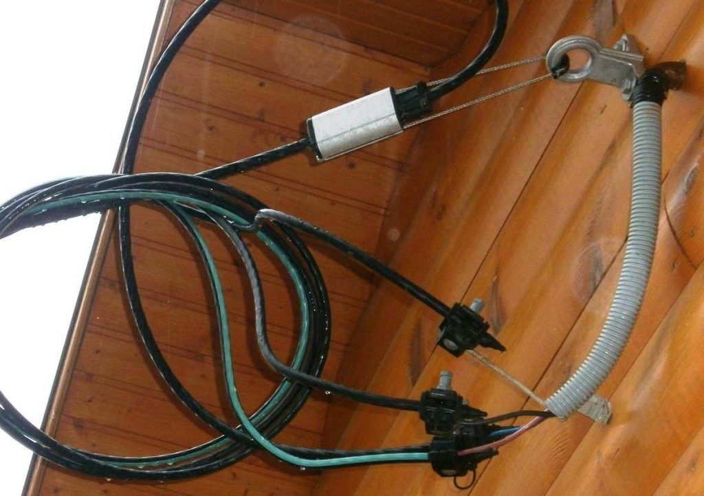 воздушный кабель электричества