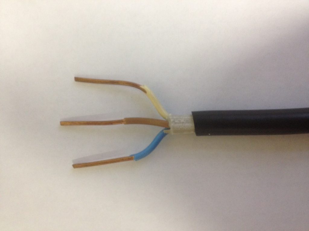 Трехжильный медный провод 3мм. Маркировка медных кабелей на 380 вольт. Медный кабель сечением 70 мм2. Обжимаем кабель ВВГ.