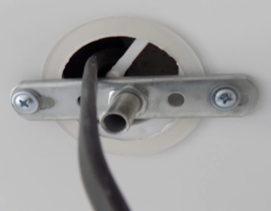 Монтажную планку на крюк. Планка монтажная тс-2000. Монтажную планку для люстры. Монтажная планка для крепления светильника l 95мм. Монтажная планка для люстры к натяжному потолку.