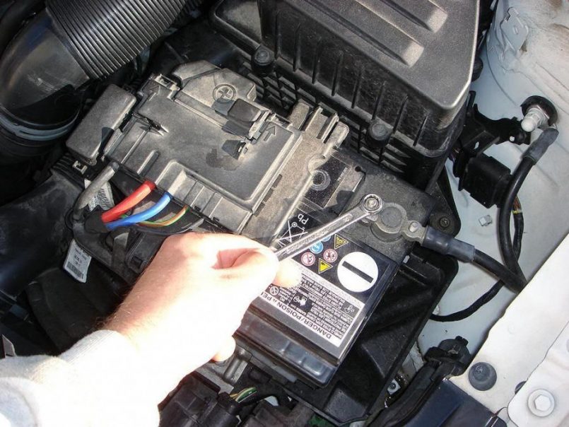 Как проверить аккумулятор автомобиля на работоспособность: способы как правильно в домашних условиях проверить аккумулятор (110 фото)