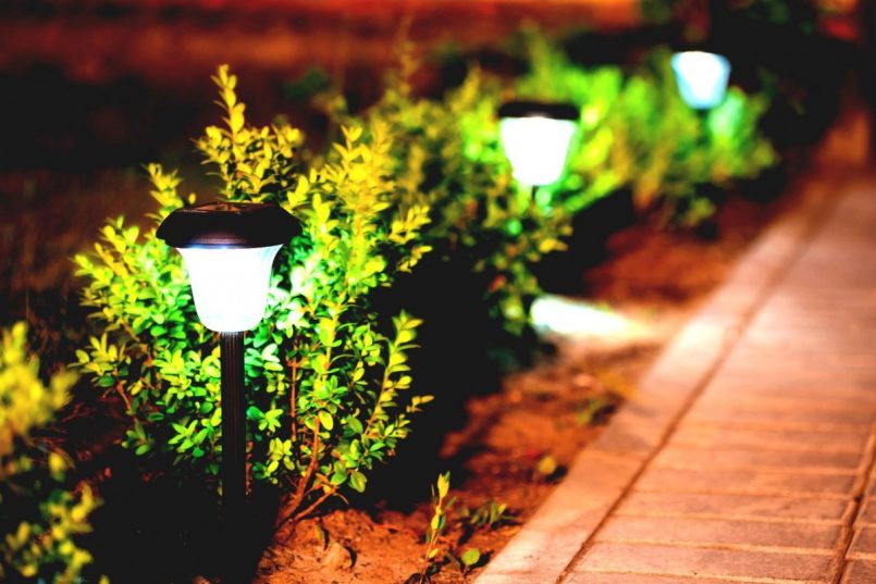 Выбираем лучшие солнечные садовые фонари - виды, правила применения и варианты размещения (110 фото + видео)