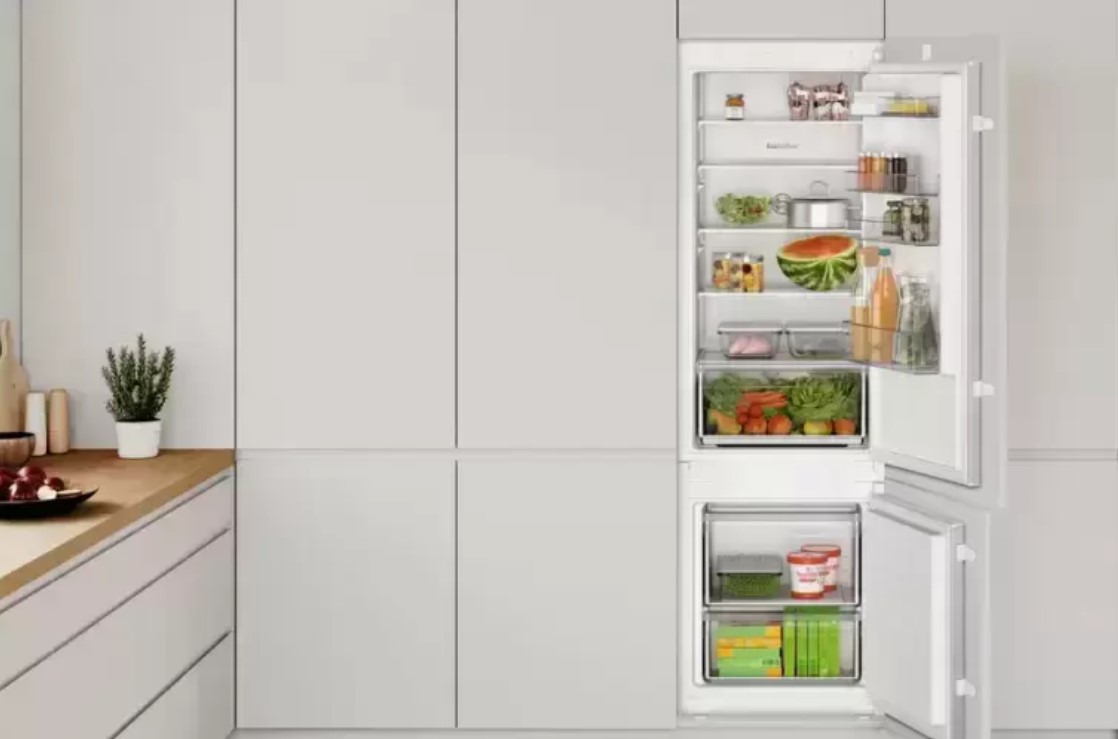 Встроенный холодильник: плюсы и минусы